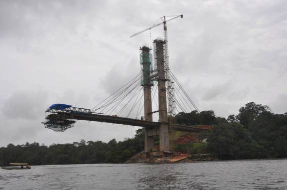 Construção da ponte entre Brasil e Guiana Francesa, em Oiapoque - AP